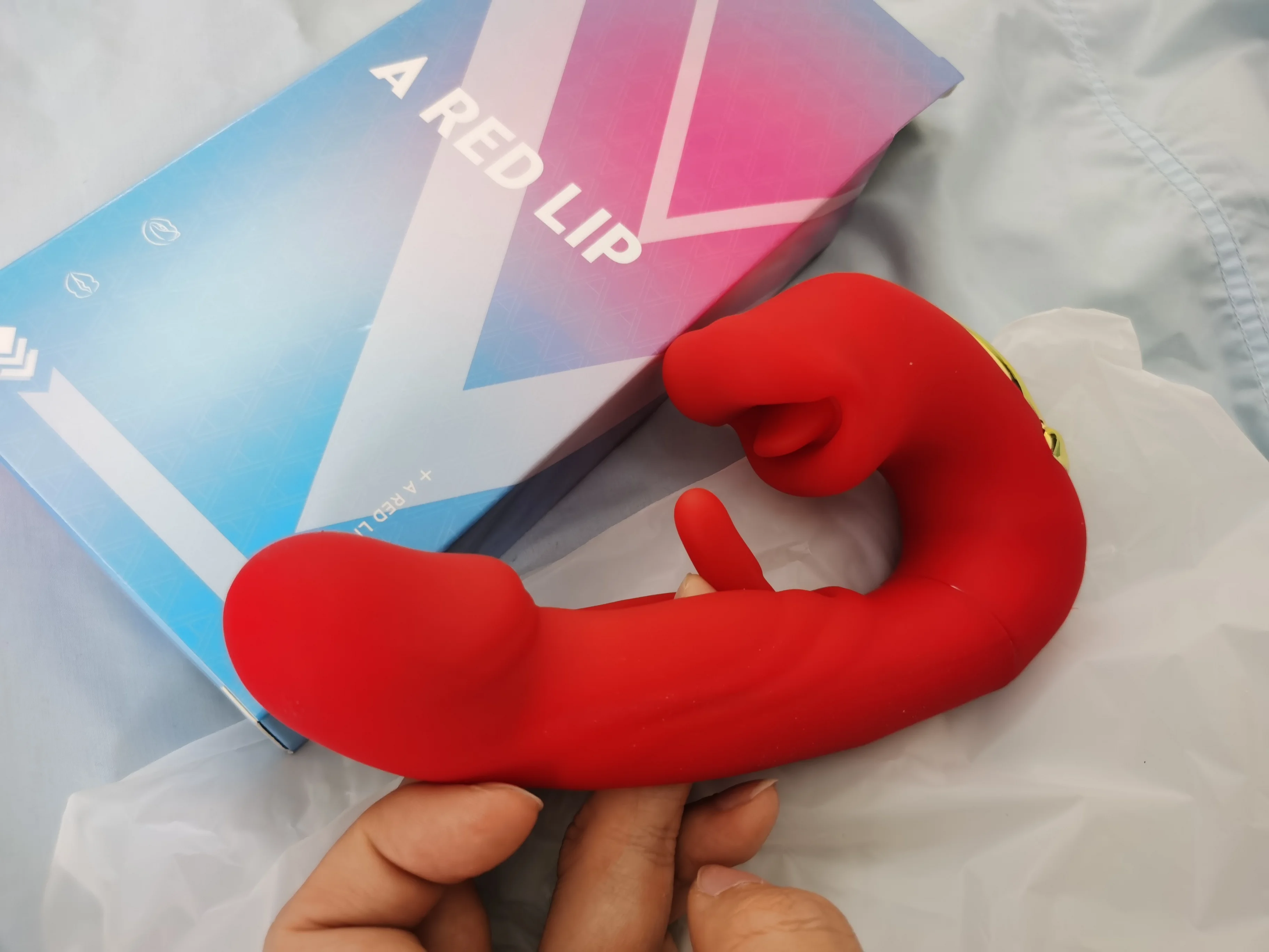 لينا م.  review photo 2 for Triple Stimulation Vibrator UAE – Suction, Tapping & Vibration Device