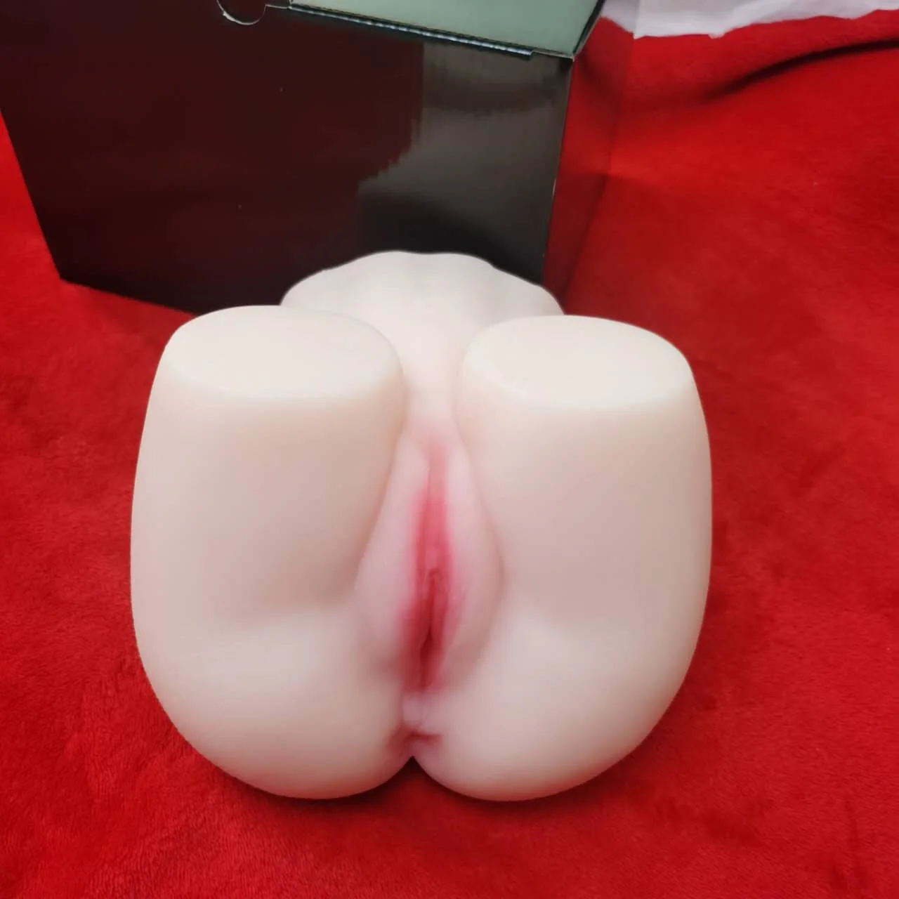 Karim M.  review photo 2 for Heavy Torso Masturbator 2600g UAE – Stable Soft Body Device