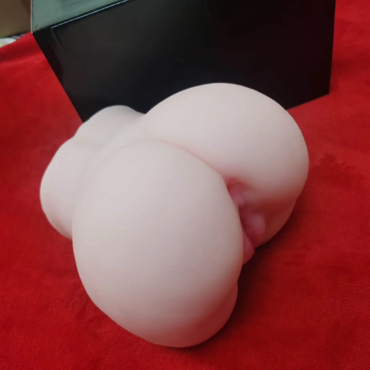 Karim M.  review photo 1 for Heavy Torso Masturbator 2600g UAE – Stable Soft Body Device